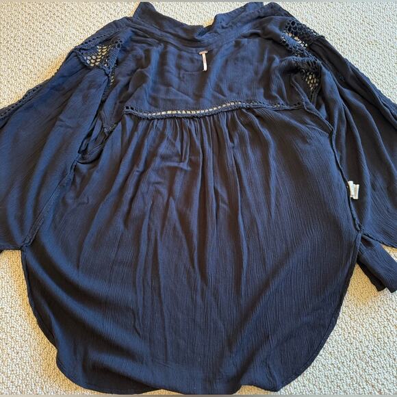 Free People Women’s Black Button Down Longsleeve Top Size XS Oversized Layer - Picture 5 of 9